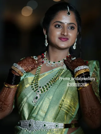 Here you can see the full set, including the silver-finish vaddanam that ties the whole look together.