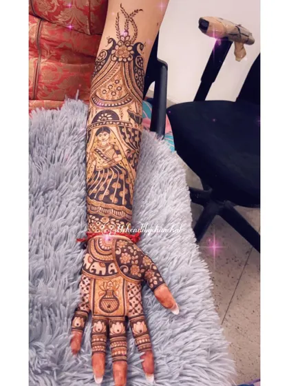 A side view of the doli-themed bridal mehendi, showing the intricate details and shading that bring the scene to life.