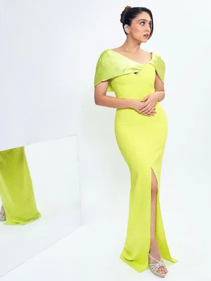 The full view of the Safiyaa gown. The thigh-high slit and the vibrant color make it a perfect modern red carpet look.