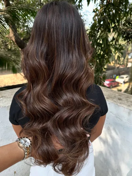 A final shot of the stunning 'Hazelnut Chocolate Truffle' look.