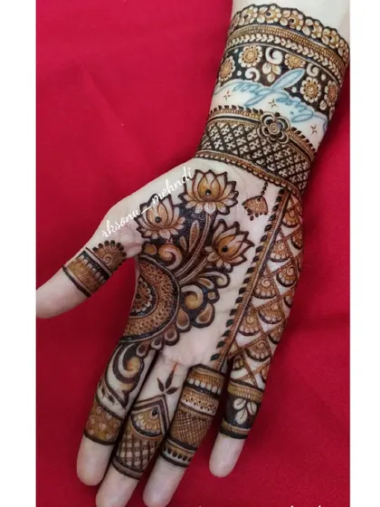 This gallery showcases a variety of my traditional designs. You'll find classic elements like peacocks, elephants, lotuses, and intricate jaali (net) patterns, all expertly crafted to create timeless beauty.