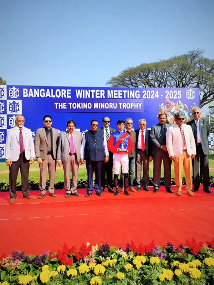 The winning team of Rock Bank at the presentation ceremony.