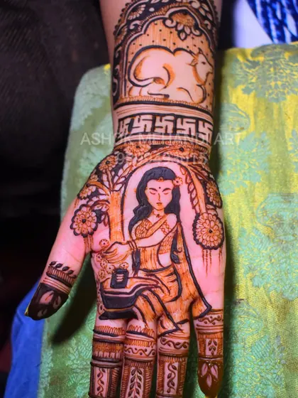 A beautiful portrait of a woman performing a puja to a Shivling under a tree. This narrative design captures a moment of devotion and is a unique way to express faith through mehndi.
