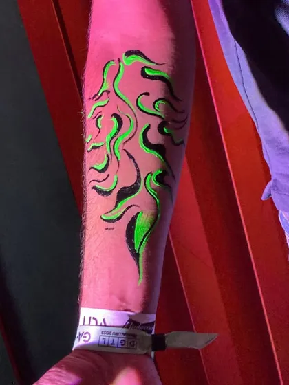 This UV-reactive neon flame design literally glows in the dark. It's the ultimate look for blacklight parties and techno raves, ensuring you light up the room.