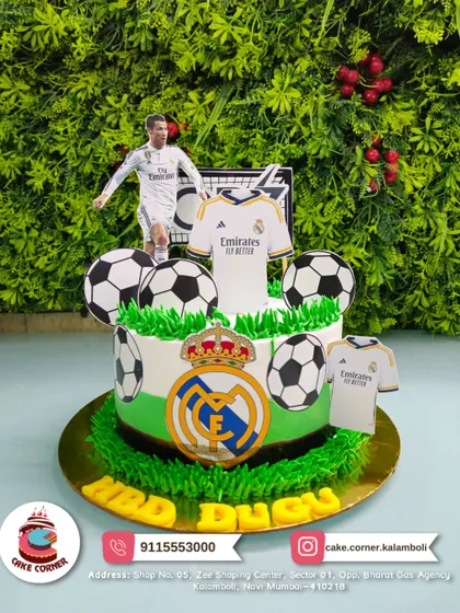 Another fantastic football cake for a Real Madrid fan. This design features the team's logo, jersey, and a Ronaldo topper for the ultimate fan celebration.