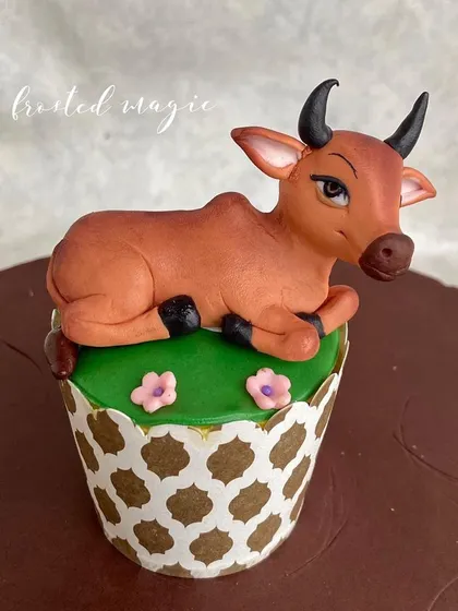 This sweet cow cupcake topper was part of my award-winning collection at the India Bake Show.