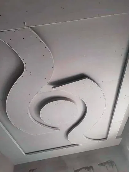 A beautiful, flowing S-curve design in its raw gypsum form. The smoothness of the curves is a result of expert handiwork.