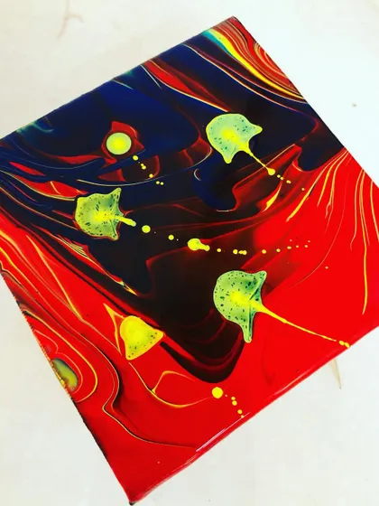 I call this one the jellyfish splash! Sometimes the most amazing patterns emerge from a simple pour. I loved this one so much I had to add it to the grid.