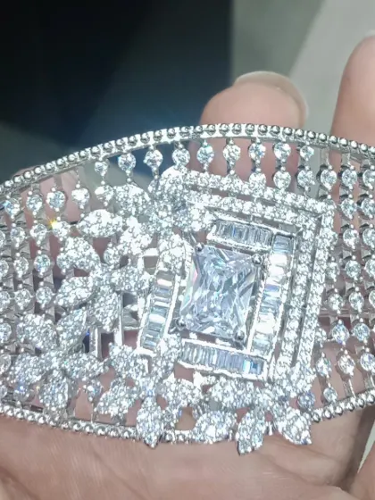 A truly royal and heavy American Diamond bracelet. The large centre stone and intricate design make it look like a high-end piece of real diamond jewellery. Perfect for a bride.