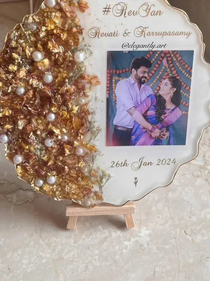 Capture your special moment for eternity. This photo frame features intricate varmala designs on one side and an unforgettable photo on the other, creating a balanced and beautiful keepsake.