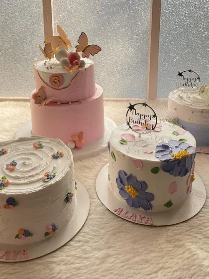 Four cakes for one big party! It was a challenge to make 11 kgs of cake, but I loved creating this beautiful collection.