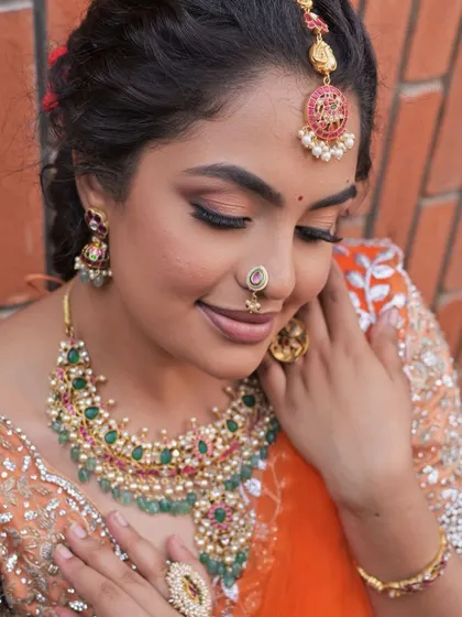 A beautiful close-up showing the details of the necklace and the matching ring.
