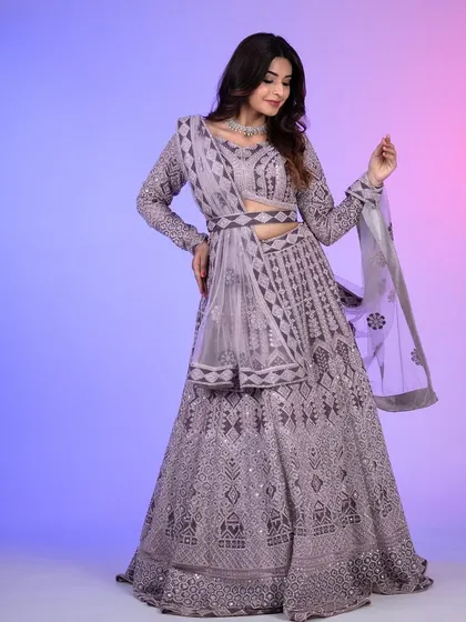 The full look of the lilac lehenga with a belted dupatta. This modern styling trick cinches the waist and keeps the dupatta perfectly in place all night.