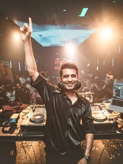 Thane, you never disappoint! It was an honor to be a part of Yaadon Ki Baarat 2.0, and the energy from the crowd was electric all night long.