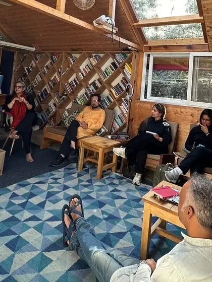 Learn from masters of the craft. Here, participants engage in an intimate storytelling masterclass with Oscar-nominated director Shekhar Kapur, one of the many experts who share their wisdom at our retreats.