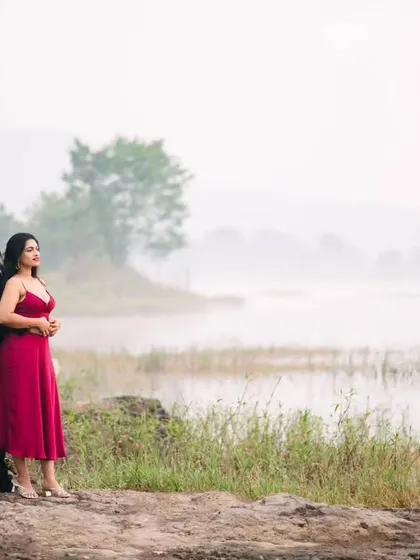 A quiet moment together as the mist settles over the lake. For this destination pre-wedding shoot near Pune, we used the vast, serene landscape to create a feeling of romantic escape and intimacy.