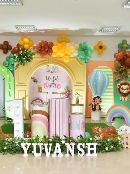 This jungle-themed decor is filled with friendly 3D animal props, including a zebra, deer, and elephant. The colorful setup creates a fun and interactive environment for the kids.