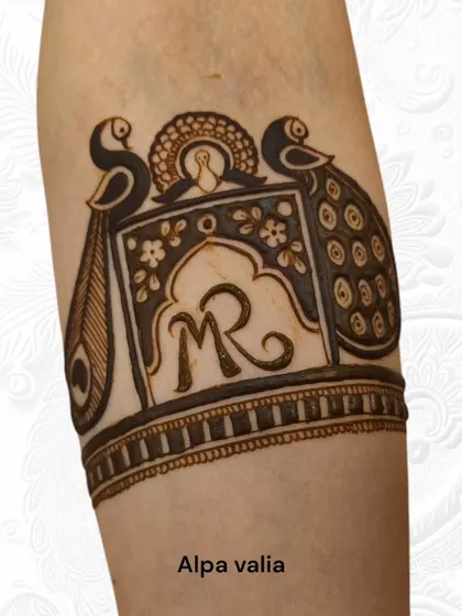 A close-up of the finished armlet with the couple's initials.