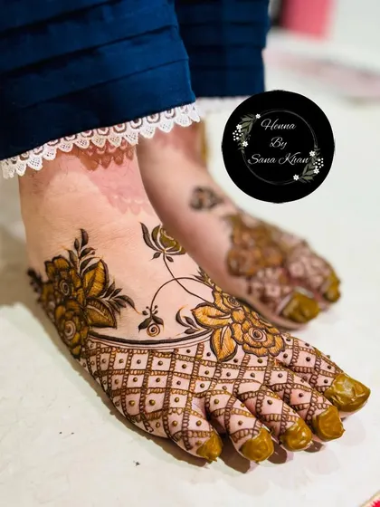 An elegant foot design featuring a jaali (net) pattern on the toes and a beautiful floral vine extending across the foot.