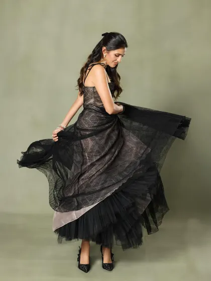 The beautiful movement of the Giambattista Valli gown. The layers of tulle create a dreamy, ethereal effect.