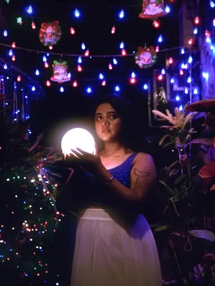 Another enchanting shot from the "Noor" visualizer. This photo plays with light and shadow to create a mystical atmosphere that reflects the song's mood.