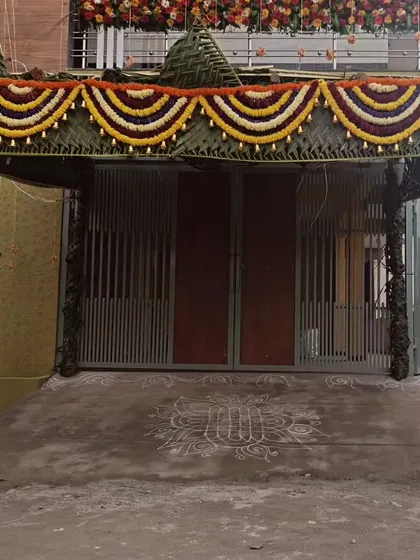 A 'Normal Chapra' with pillars decorated with sugarcane. The rangoli on the ground completes the auspicious and welcoming look for this home ceremony.