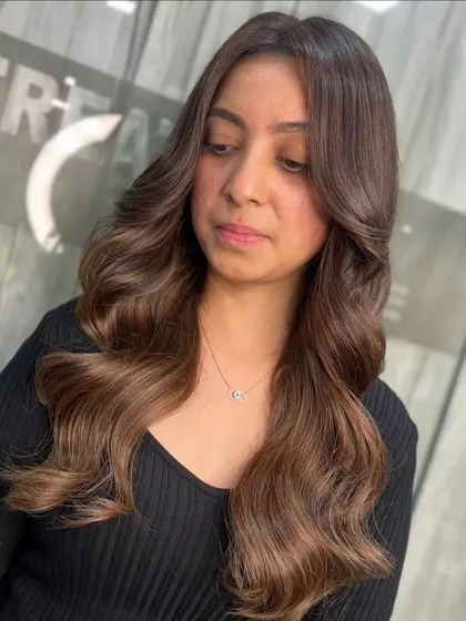 A rich and refined mocha brown shade. This color adds warmth and sophistication, creating a look of effortless elegance.