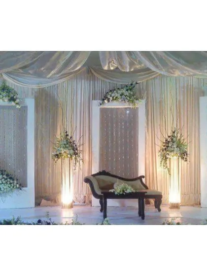 An elegant and minimalist stage design. We used clean white frames, subtle floral accents, and soft uplighting to create a sophisticated and modern backdrop that feels both spacious and intimate.