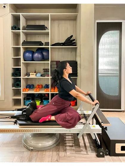 Flow, focus, and flexibility. This kneeling arm series on the Reformer not only tones the arms and back but also requires immense core control to maintain balance.
