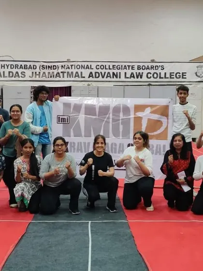 Our instructor Dipika Vaz conducted a pro-bono workshop for R.D. National College in Mumbai. We are passionate about bringing self-defense training to students across India.
