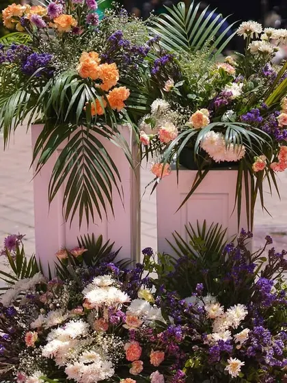 Even the walkway was adorned with flowers. These white planters filled with lush arrangements of pastel and white blooms added a touch of elegance to the path.