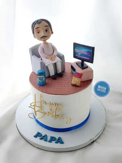 What if you could get a realistic caricature of your favorite person on a cake? We can do that. This cake features a dad watching TV, complete with his favorite snacks.
