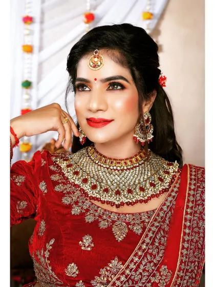 This bride is ready for her reception in a beautiful red lehenga and a heavy Kundan choker set. The intricate design and sparkling stones make it a perfect choice.