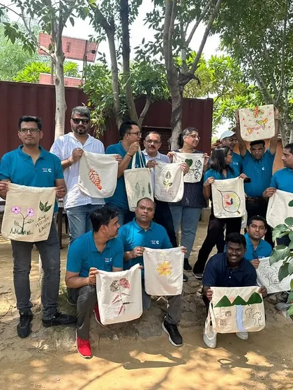 The Valvoline Cummins team proudly displays the eco-friendly canvas bags they painted, a personal and useful memento from their day with us.