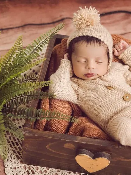 Cozy and rustic vibes for this handsome little guy. We used a wooden crate and warm, earthy tones for this newborn setup.