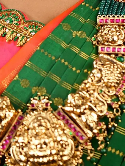 A detail shot of the layered temple jewellery against the rich green silk saree. I help clients coordinate their jewellery for a complete, harmonious look.