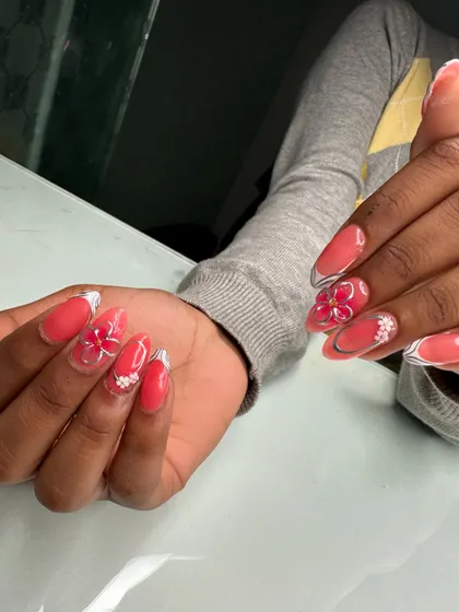 Another angle of this fantastic student-made set, showing the almond shape and the detailed 3D floral work.