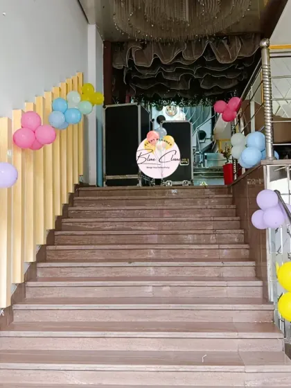 Simple balloon clusters decorating a staircase to lead guests to the party area.