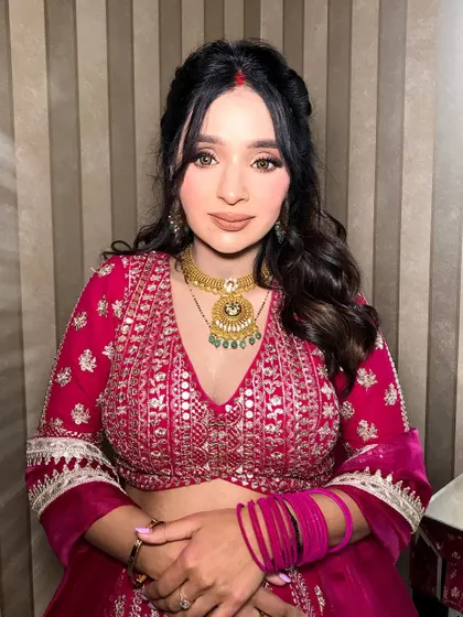 A beautiful portrait of this subtle and elegant party look.