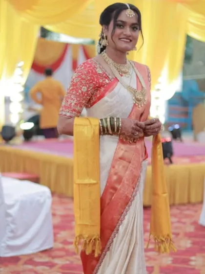 This Telugu bride opted for my pre-pleating service for her off-white and red wedding saree. This ensured a quick and perfect drape on her big day, leaving more time for her to enjoy the moments.