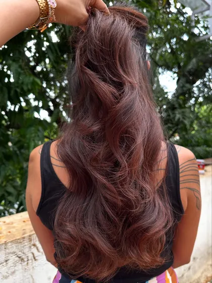 The ponytail view of her holiday hair.