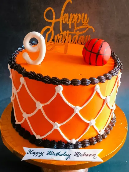 A vibrant basketball-themed cake, perfect for a fan of the sport.
