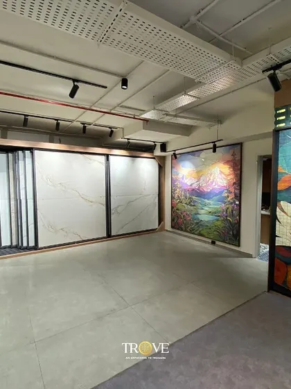 Another view of my showroom, highlighting the interplay between large marble-look slabs and vibrant, artistic tile murals. This setup helps you visualize how to balance neutral surfaces with bold statement pieces in your own home.