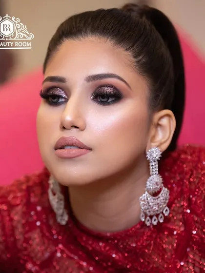 This is for the client who loves a bold statement. I created a dramatic smokey eye with a touch of glitter, paired with a matte nude lip to balance the look. It’s the perfect high-impact party makeup for a cocktail night or reception.