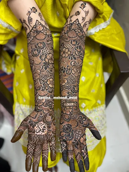 This design features a lovely band of lighter, spaced-out work at the top, creating a beautiful finish to the full-arm mehendi.
