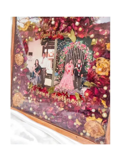 A side angle of the anniversary teakwood frame, showcasing the beautiful layers of flowers and photos sealed within the crystal-clear resin.