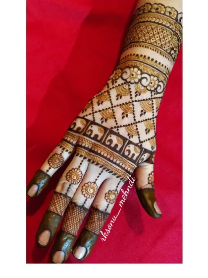 This gallery showcases a variety of my traditional designs. You'll find classic elements like peacocks, elephants, lotuses, and intricate jaali (net) patterns, all expertly crafted to create timeless beauty.