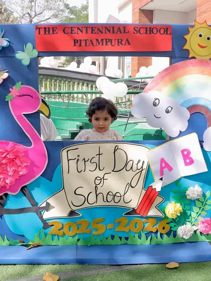 A little star ready to begin her school adventure. Our colorful and welcoming photo booth captures the joy and anticipation of this special milestone.