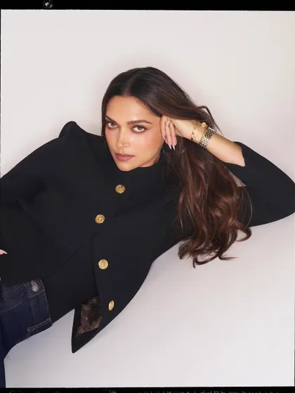 A full-body shot showcasing how seamlessly the press-on nails integrate into a high-fashion look, providing a quick and beautiful manicure solution.