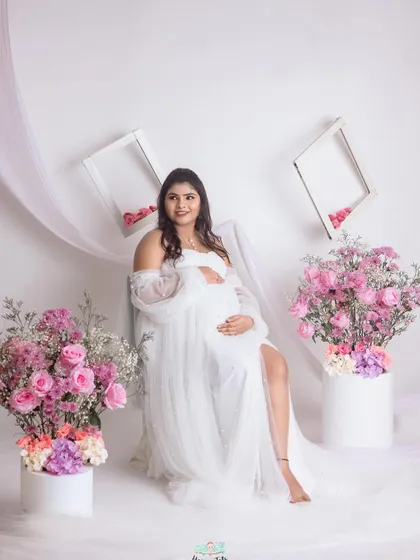A serene seated portrait in our dreamy all-white setup. This look is so classic and truly lets the mom-to-be's glow shine through.